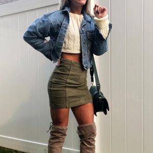 Free people skirt size 0, denim material w stretch